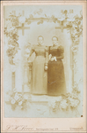 712782 Cabinetfoto van twee onbekende dames, gemaakt door L.H. Serré, Photographe, Photographie Instantanée, ...